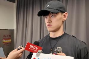 开云官方入口-曾凡博：愧对球队 愧对球迷 没有尽自己的一份力 很遗憾